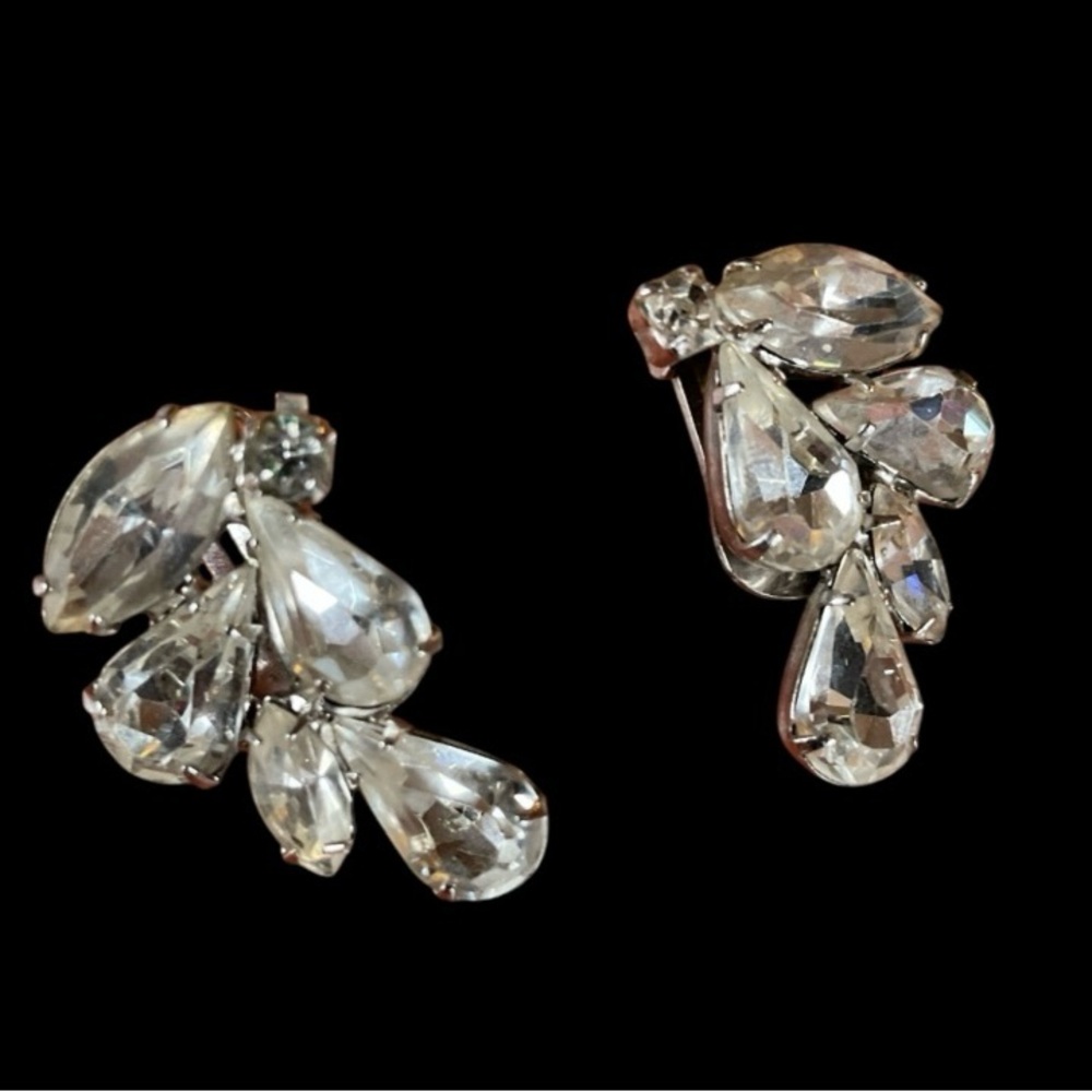 WEISS CRYSTAL EARRINGS PRONG SET AND STUNNING - Picture 8 of 14